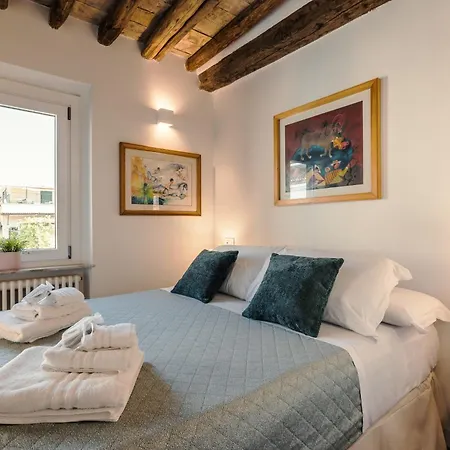 Cs Spanish Steps Boutique شقة