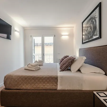 Cs Spanish Steps Boutique شقة